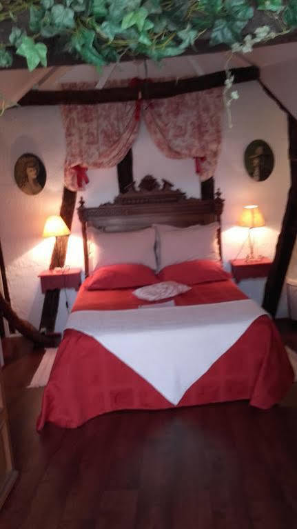 Le Colombier De Cyrano Et Roxane Bed & Breakfast Bergerac Exterior photo